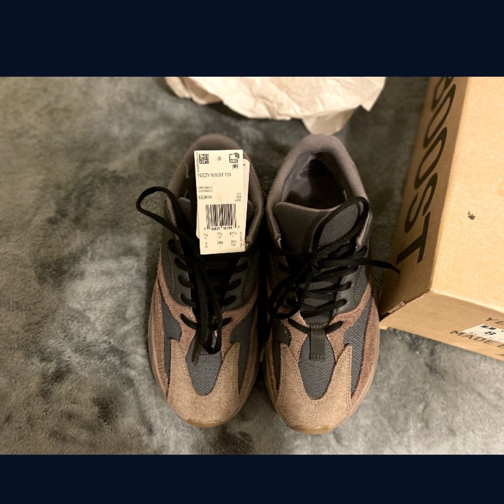 Yeezy boost 700